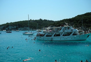Tagesausfug per Schiff auf die griechische Insel Antipaxos von Korfu oder Paxos