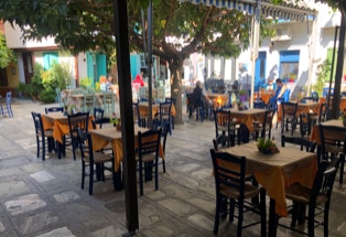 Vourliotes, Stadt auf der Insel Samos