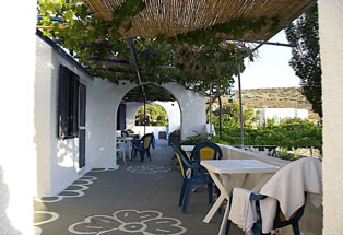 Iraklia, Taverne