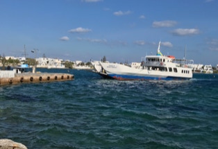 Fährboot nach Kimolos.